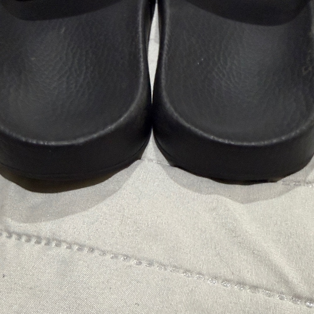 Gucci Slide Sandals with Black, Green, and Red Stripes - Picture 6 of 8